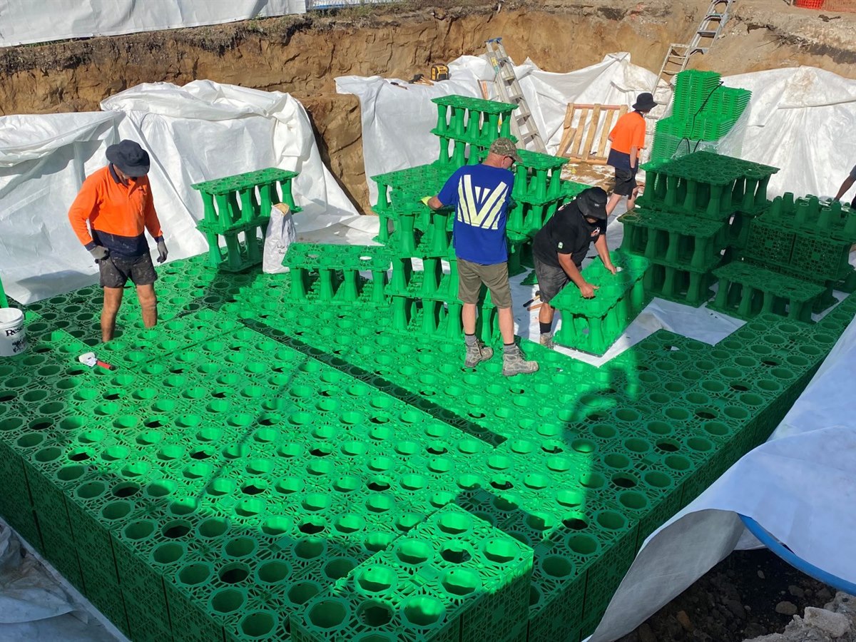 Montage van StormTank-OSD-modules op geotextiel